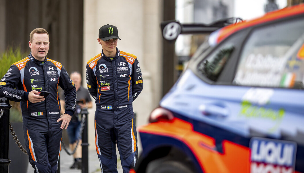 Oliver Solberg og Aaron Johnston i forkant av Ypres Rally Belgia i deres nye Hyundai i20 N Rally 2. Oliver Solberg og Aaron Johnston i forkant av Ypres Rally Belgia i deres nye Hyundai i20 N Rally 2.