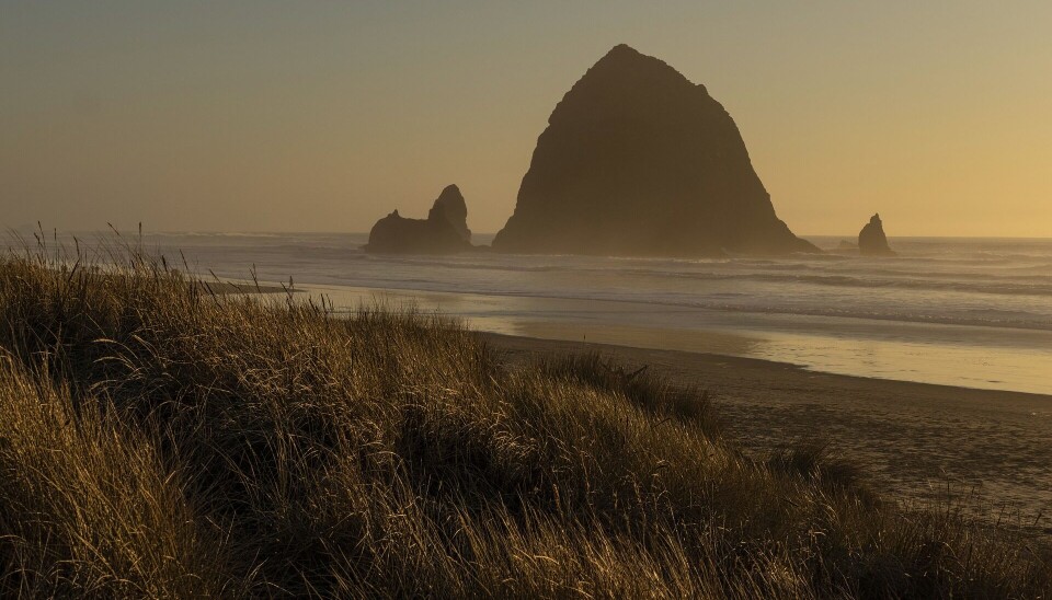 See, mountain, island See, mountain, island