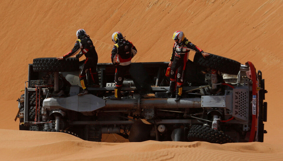 Rallying - Dakar Rally - Stage 12 - Empty Quarter Marathon to Shaybah - Saudi Arabia - January 13, 2023 Buggyra Racing Team's Jaroslav Valtr and co-driver Rene Kilian with mechanic Tomas Sikola after crashing during stage 12 REUTERS/Hamad I Mohammed TPX IMAGES OF THE DAY Rallying - Dakar Rally - Stage 12 - Empty Quarter Marathon to Shaybah - Saudi Arabia - January 13, 2023 Buggyra Racing Team's Jaroslav Valtr and co-driver Rene Kilian with mechanic Tomas Sikola after crashing during stage 12 REUTERS/Hamad I Mohammed TPX IMAGES OF THE DAY