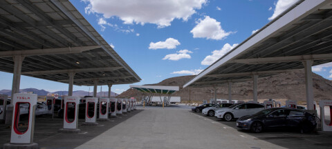 FILE PHOTO: Tesla electric vehicles recharge at a large supercharging station located between Los Angeles and Las Vegas in Baker, California, U.S., May 21, 2021. REUTERS/Mike Blake/File Photo